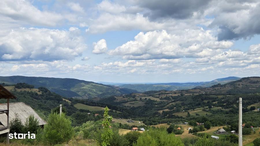 Casă cu 6 camere cu Teren 5600 Mp în Săcuieu