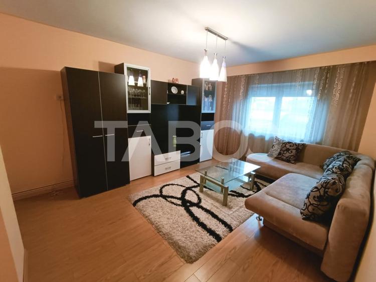Apartament cu 3 camere semidecomandat, mobilat în Turnișor