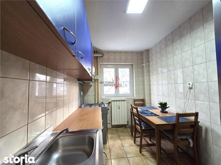 Apartament cu 2 camere decomandat în Tei