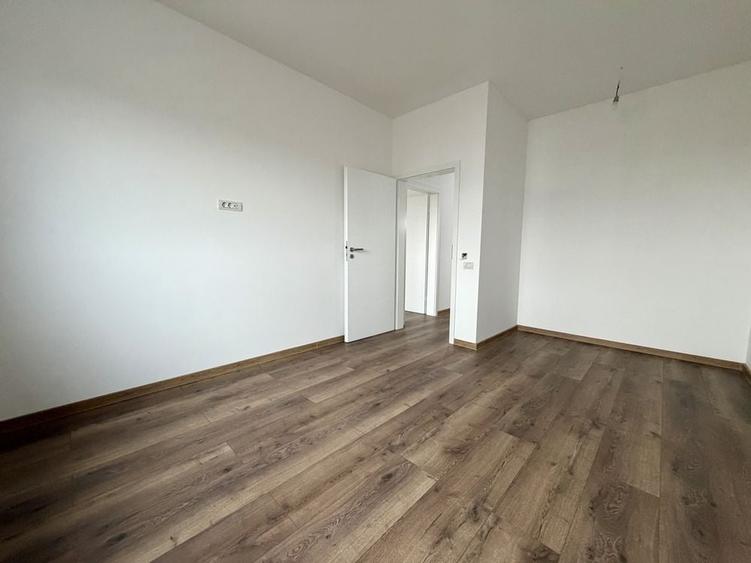 Casă cu 4 camere cu Teren 310 Mp în Moșnița Nouă