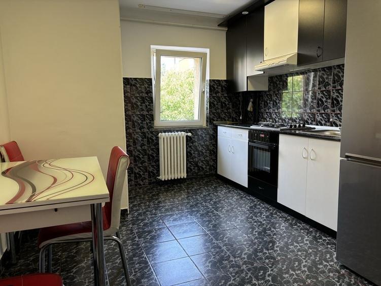 Apartament cu 4 camere decomandat în Zorilor