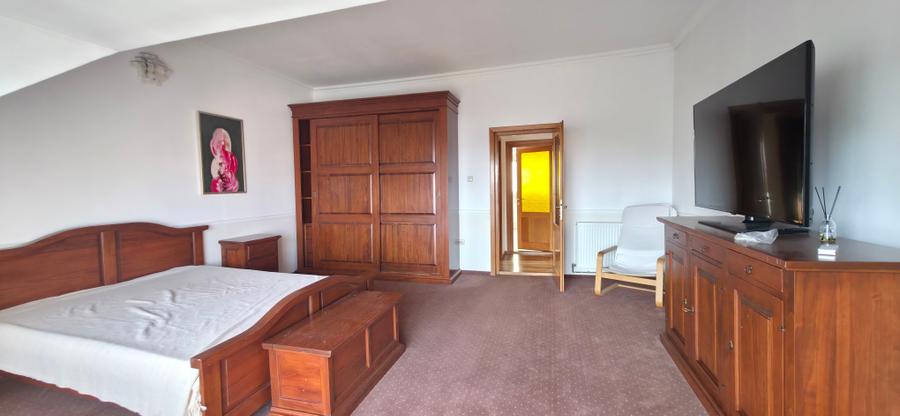 Penthouse cu 4 camere decomandat în Andrei Mureșanu