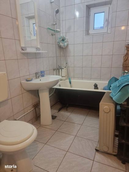 Apartament cu 3 camere decomandat în Nicolina