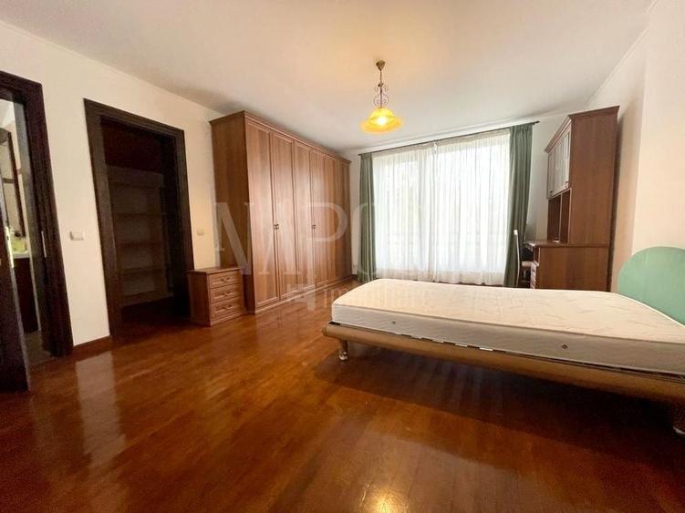 Casă individuală cu 5 camere cu Canalizare în Zorilor