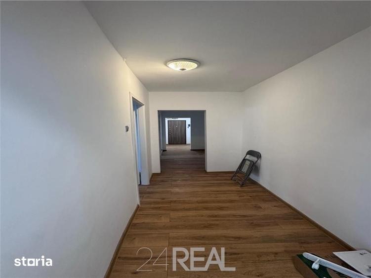 Apartament cu 4 camere decomandat în Tineretului