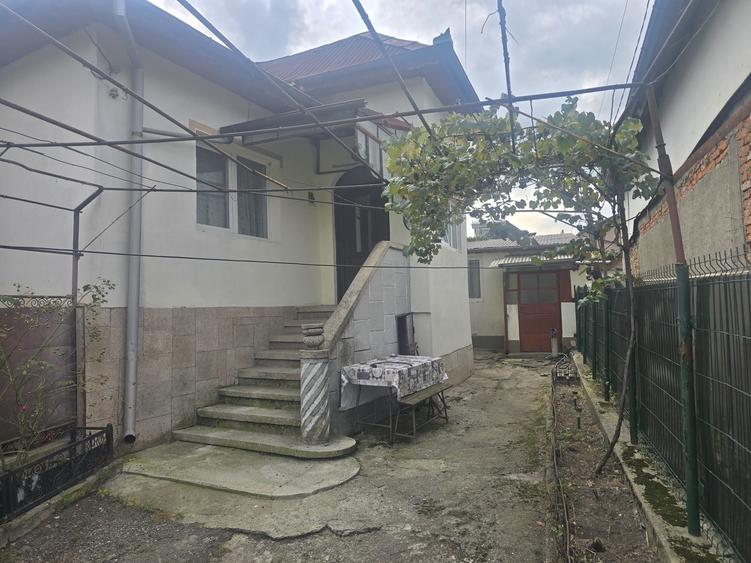 Casă cu 3 camere în Central