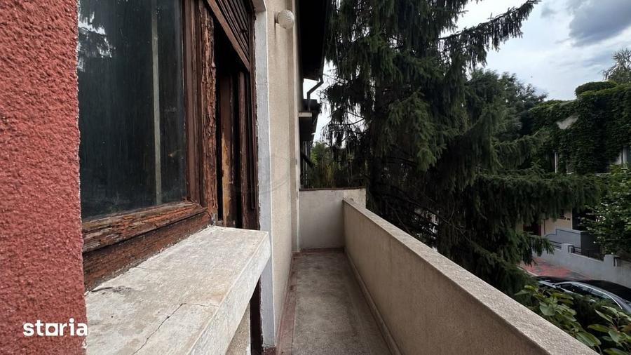 Casă cu 8 camere cu Teren 100 Mp în Centrul Civic
