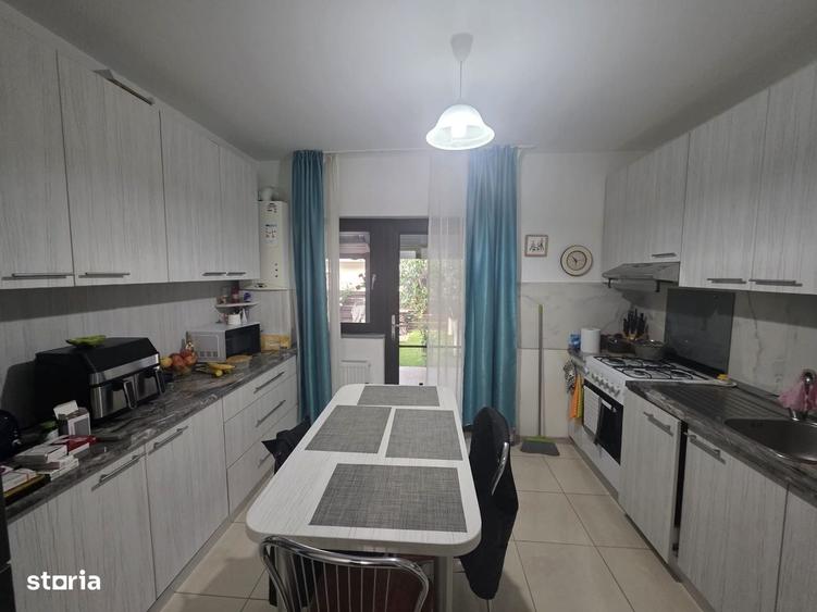 Casă cu 3 camere în Valea Adâncă