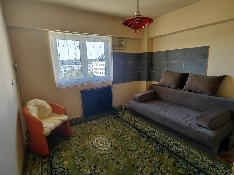 Apartament cu 4 camere decomandat, mobilat în Central