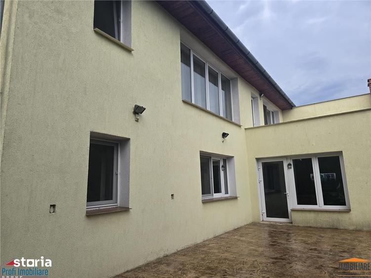 Casă cu 8 camere cu Teren 1150 Mp în Elisabetin