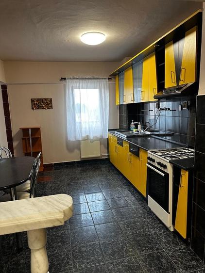 Apartament cu 3 camere decomandat în Aurel Vlaicu