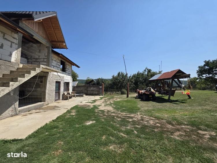 Casă cu 4 camere în Davidești