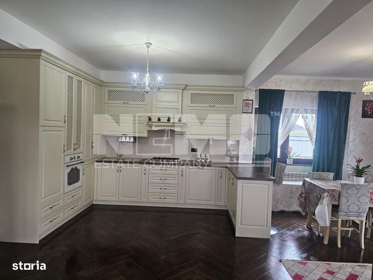 Casă cu 4 camere în Burla