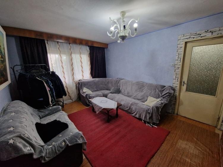 Apartament cu 2 camere semidecomandat în Rovine