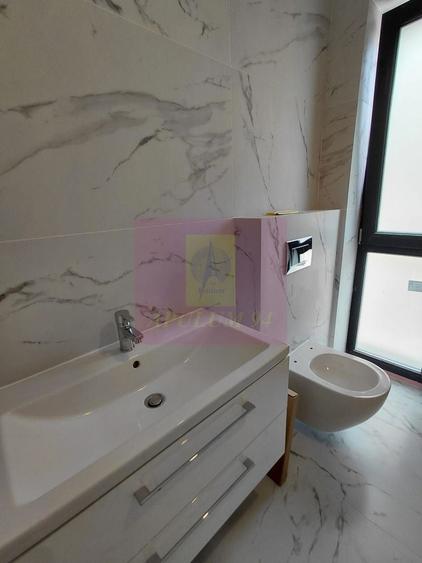 Casă individuală cu 4 camere cu Canalizare în Titan