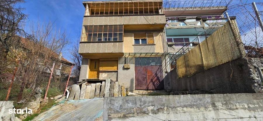 Casă cu 4 camere cu Teren 330 Mp în Central