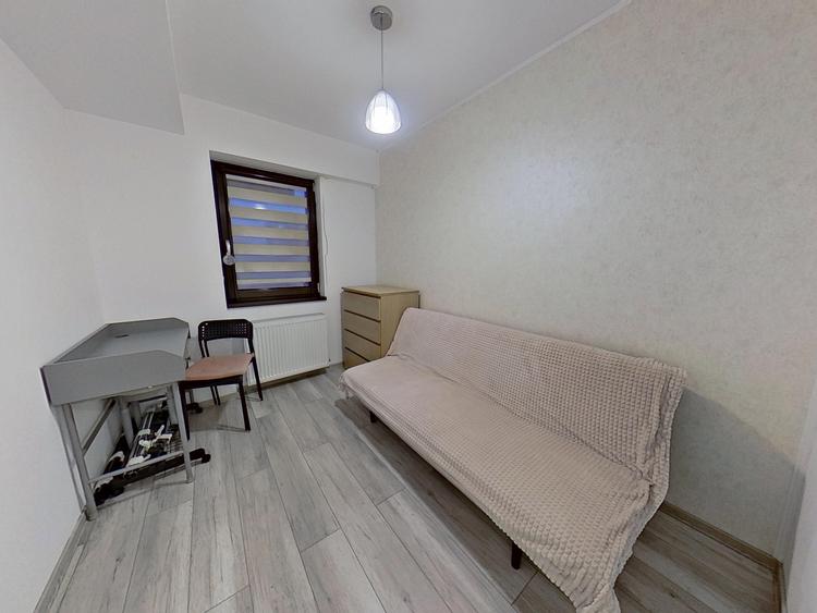 Apartament cu 3 camere semidecomandat în Dămăroaia