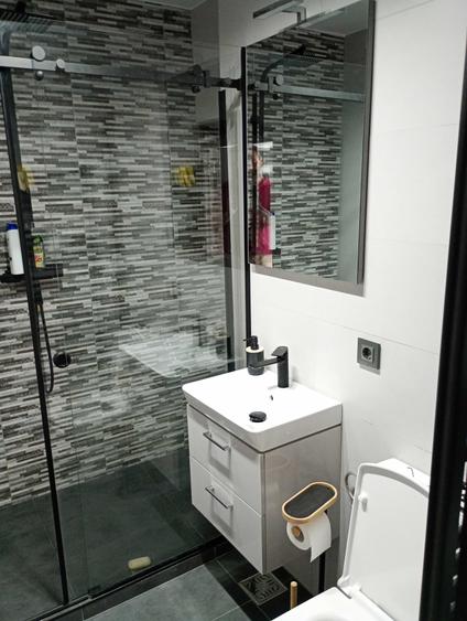 Apartament cu 3 camere semidecomandat în Obor