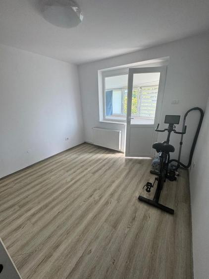 Apartament cu 3 camere decomandat în Tomis II