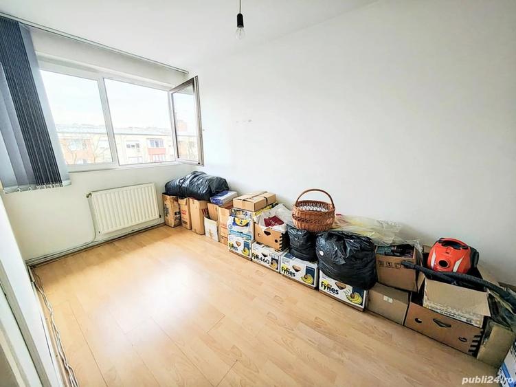 Apartament cu 3 camere semidecomandat în Hunedoara