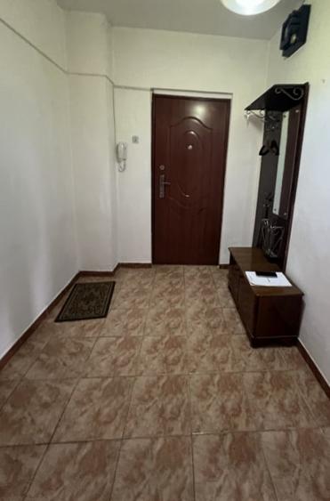 Apartament cu 3 camere decomandat în Mihai Bravu