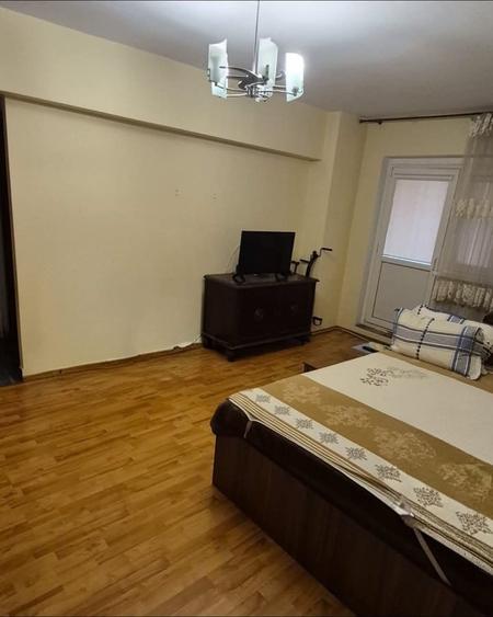 Apartament cu 3 camere semidecomandat în 1 Decembrie 1918
