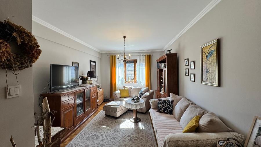 Apartament cu 3 camere decomandat în Central