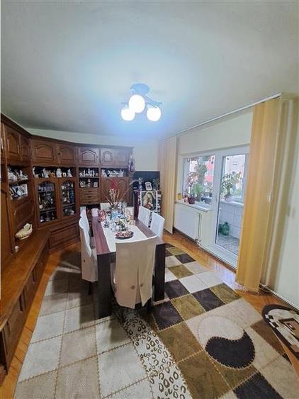 Apartament cu 3 camere decomandat, mobilat în Soarelui