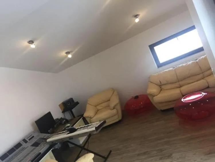 Casă individuală cu 5 camere cu Canalizare în Sălăjan