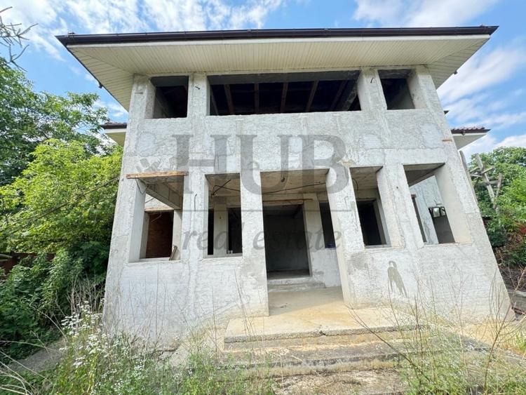 Casă individuală cu 6 camere cu Canalizare în Sascut