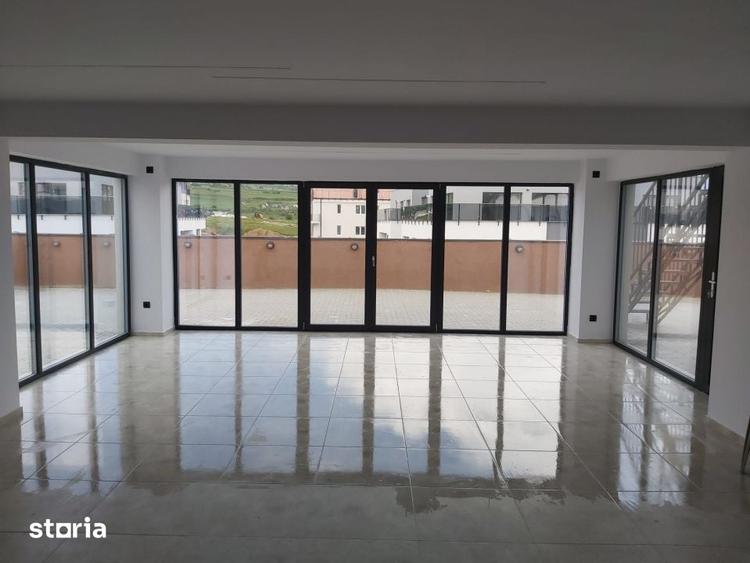 Apartament cu 4 camere semidecomandat în Dâmbul Rotund