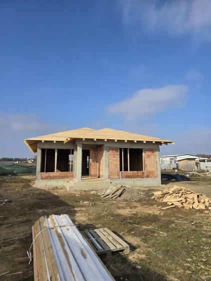 Casă individuală cu 3 camere cu Canalizare în Lilieci
