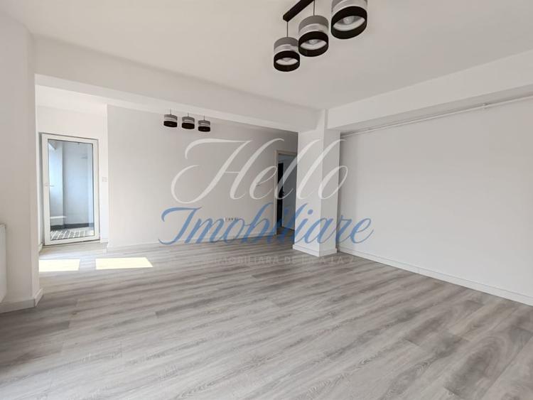 Apartament cu 3 camere semidecomandat în Dâmbul Rotund
