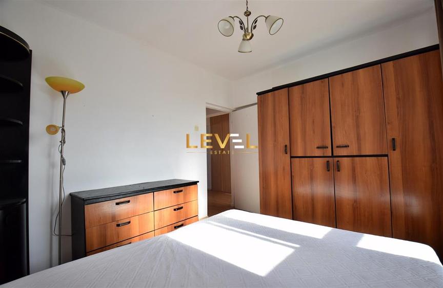 Apartament cu 3 camere semidecomandat, mobilat în 13 Septembrie