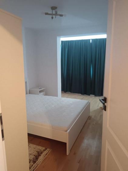 Apartament cu 3 camere semidecomandat în Griviței