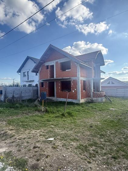 Casă cu 4 camere în Betfia