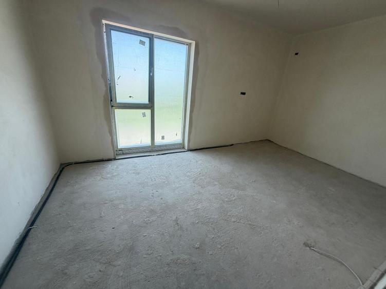 Duplex cu 4 camere cu Canalizare în Central
