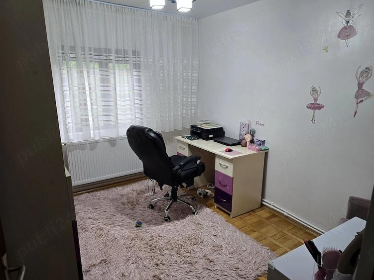Apartament cu 4 camere decomandat în Central
