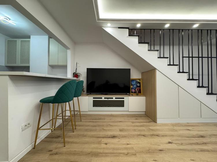 Apartament cu 3 camere decomandat, mobilat în Sala Palatului