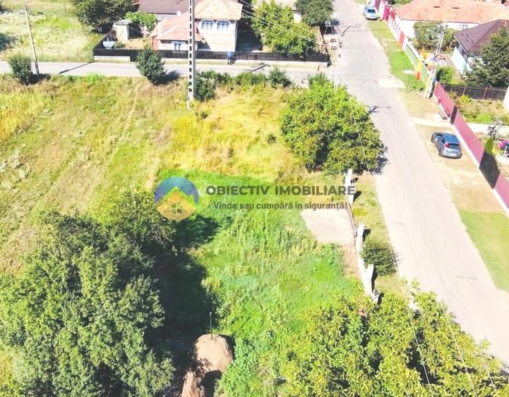 Teren intravilan de 700 mp, în Săvinești