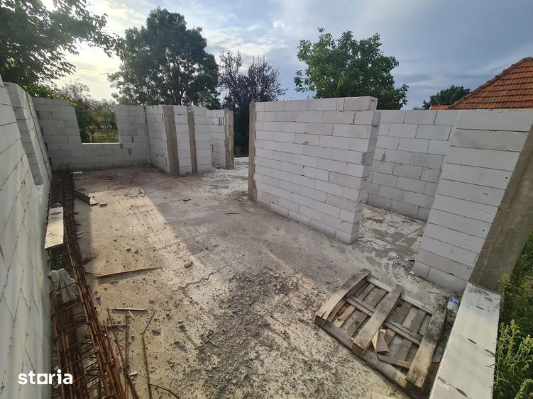 Casă cu 5 camere cu Teren 1496 Mp în Bocsig