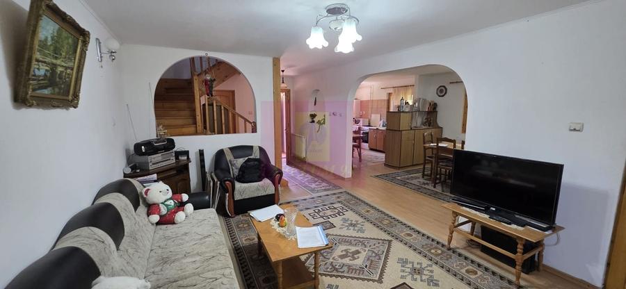 Casă individuală cu 4 camere cu Canalizare în Est