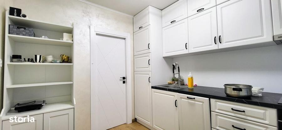 Apartament cu 3 camere semidecomandat în Titan