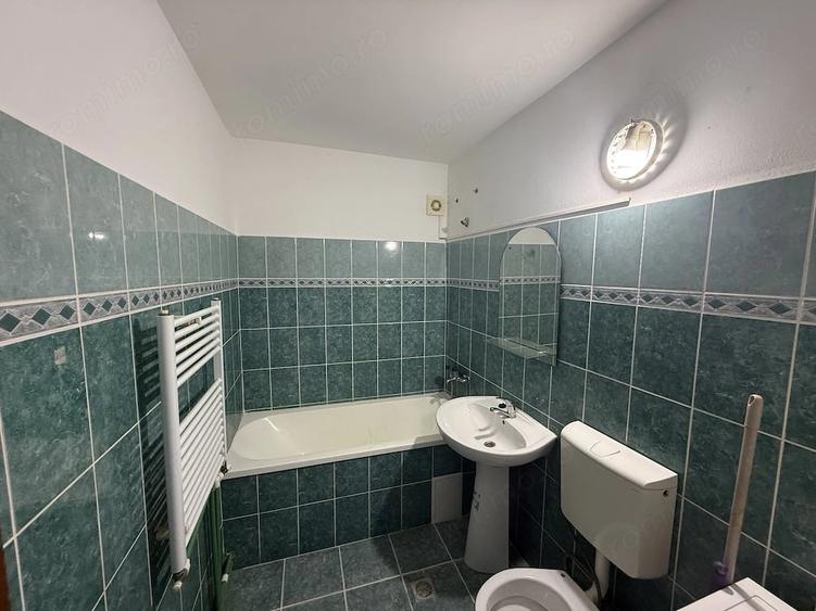 Apartament cu 4 camere semidecomandat în Aradului