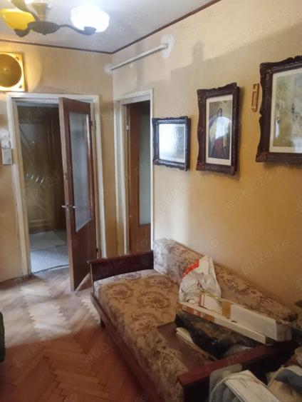 Apartament cu 4 camere decomandat în Mărăței