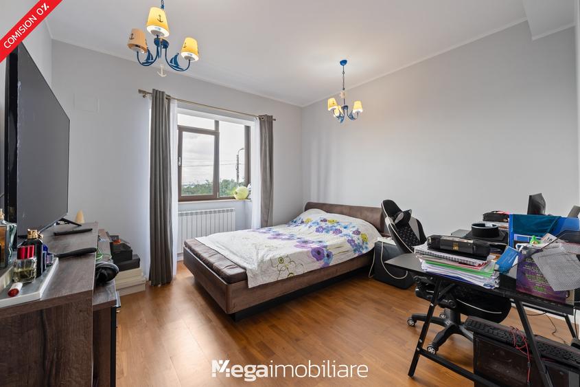 Casă individuală cu 5 camere cu Canalizare în Palazu Mare