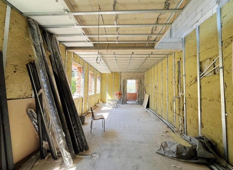 Casă individuală cu 4 camere cu Canalizare în Romană