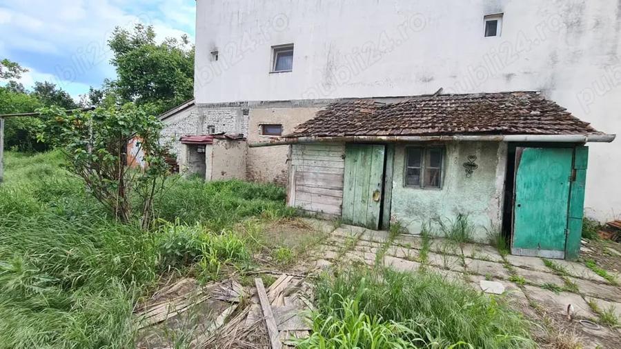 Casă cu 2 camere cu Teren 884 Mp în Pârneava