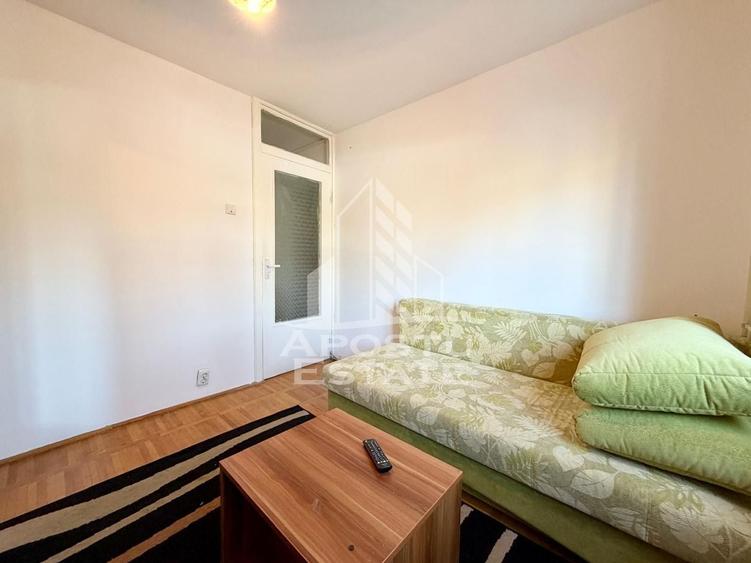 Apartament cu 3 camere decomandat, mobilat în Lipovei