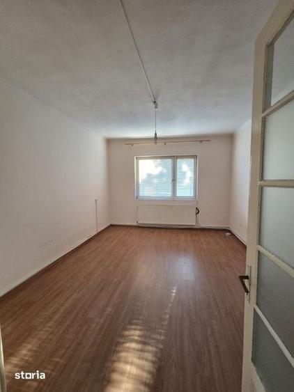Casă cu 2 camere semidecomandat cu Teren 50 Mp în Mărăști